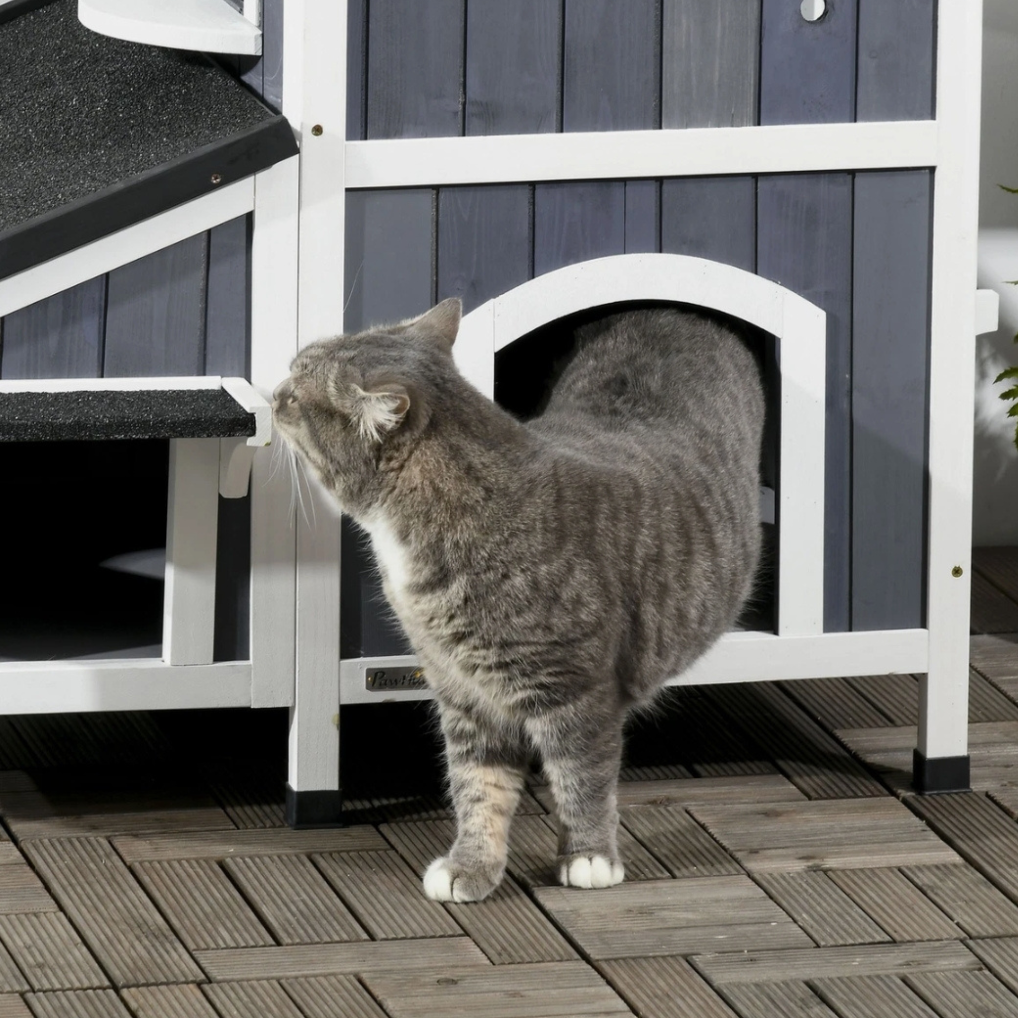 Outdoor Wooden Cat House with Weather-Resistant Roof & Garden Planter